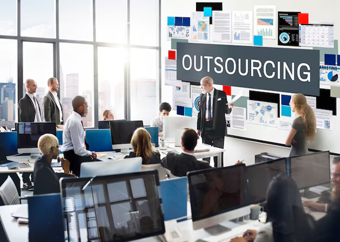 Pourquoi recourir à l’outsourcing : les avantages stratégiques pour votre agence web