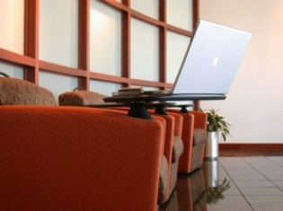Comment limiter le bruit en open space ?